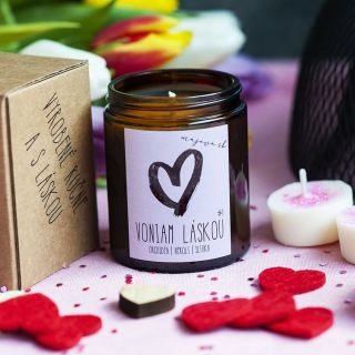 Voniam láskou #1 bola pôvodne iba orchidea a neroli. Jemná kvetinová vôňa, v ktorej mi stále niečo chýbalo. A teraz už to...